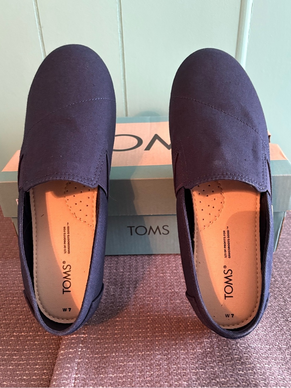 Brand New TOMS